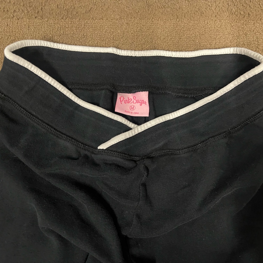 Crossed waist, black comfy yoga pants